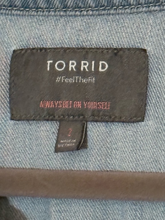 Torrid Light Wash Denim Jacket EUC - Picture 3 of 4